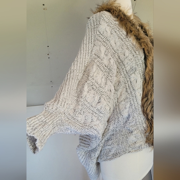 Knit Bat Wing Cardigan Sweater with Fur Trim - Picture 5 of 7